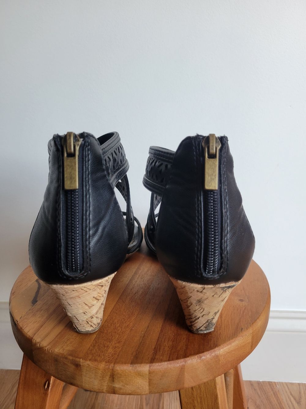 Solanz Black Laser Cut Perforated Ankle Strap Sandals Boho Chic- Size 8.5/9 - Picture 4 of 5